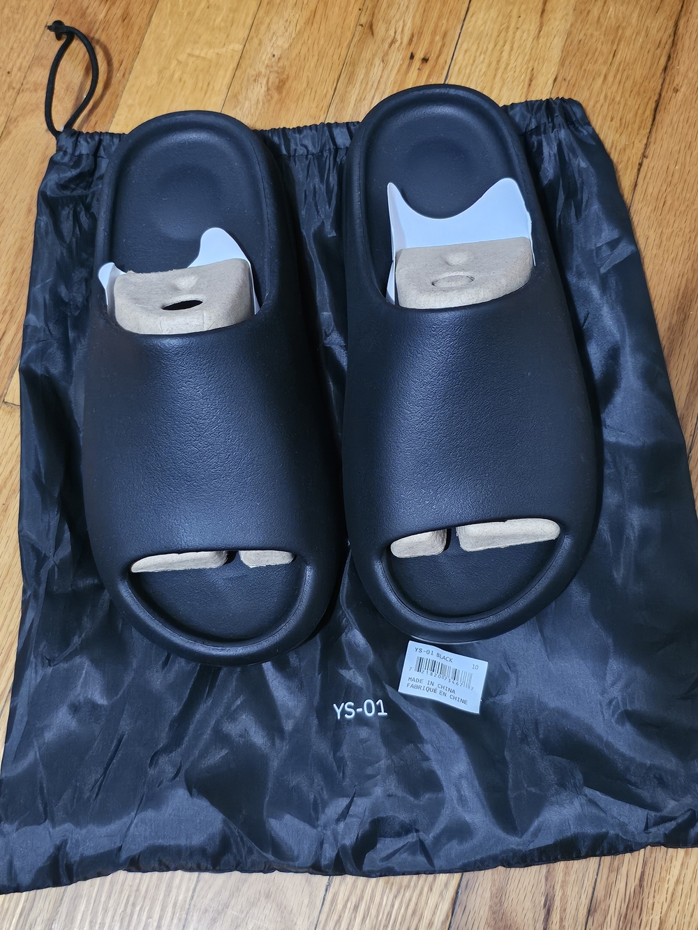 Yeezy Black Slide Size 10